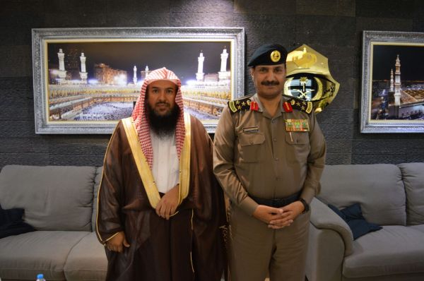 مدير مدني القصيم يزور مركز التدريب