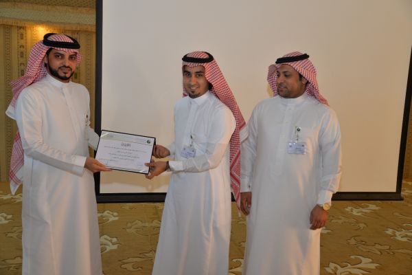 وكيل إمارة جازان للتنمية يؤدي صلاة الميت على الشهيد محمد زرير
