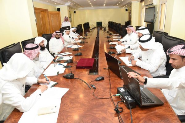 طلاب متوسطة المأمون بالهفوف يزورون البريد السعودي