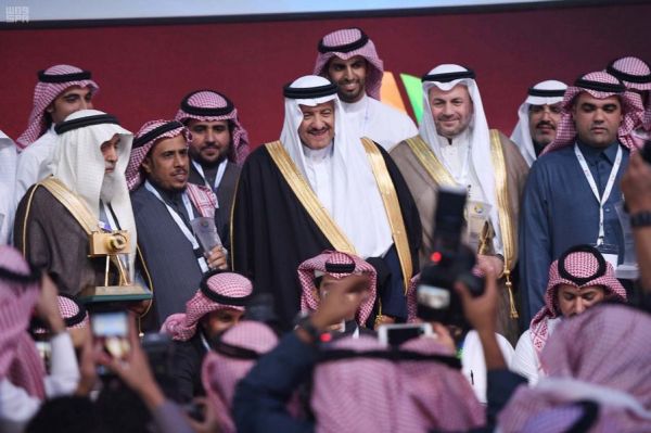 أمير منطقة جازان يرعى حفل جمعية (غراس) لتكريم المتفوقين والمتفوقات من الأيتام