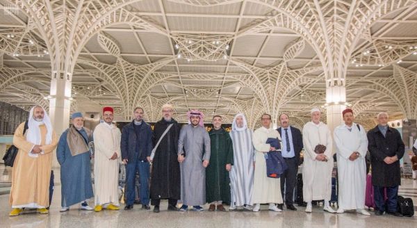 الدفعة الأولى من ضيوف خادم الحرمين الشريفين لبرنامج العمرة والزيارة تصل المدينة