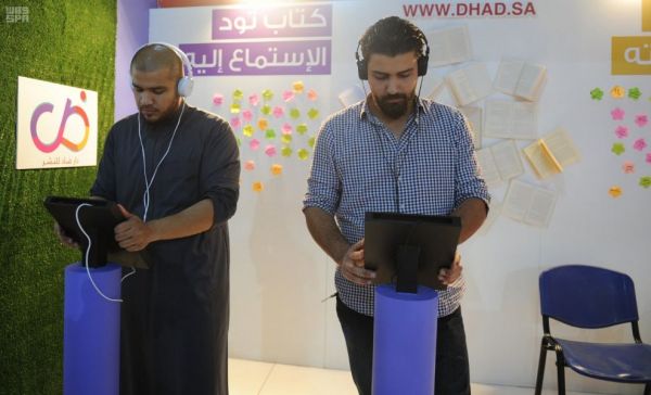 أجهزة وأدوات ترميم الكتب والمخطوطات تجذب زوار معرض جدة الدولي للكتاب