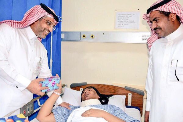 محافظ الداير يفتتح جناح الأسر المنتجة بمعرض البن