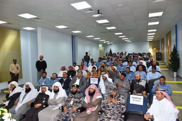 الشهري يلتقي بالأهالي بجبل شدا ويستعرض حزمة من المشاريع الريادية السياحية