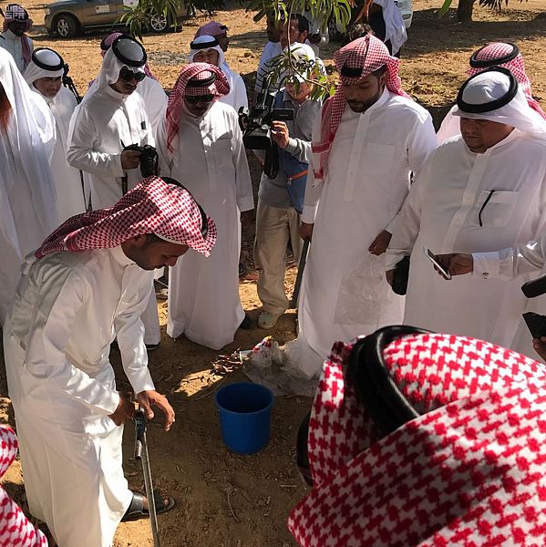 أمير منطقة جازان بالنيابة يعزي أسرة أبوهادي في وفاة والدهم