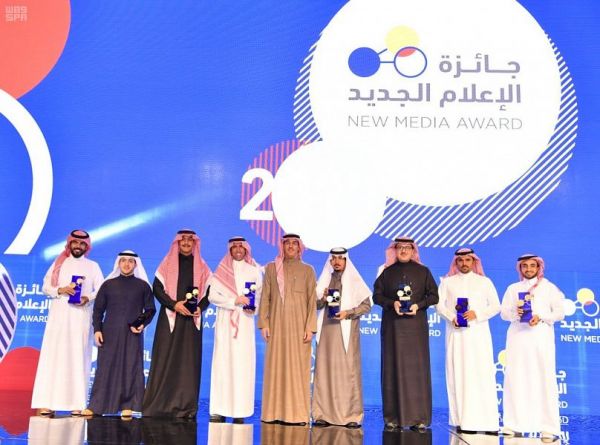 أمير منطقة الرياض يعزي أسرة السويلم