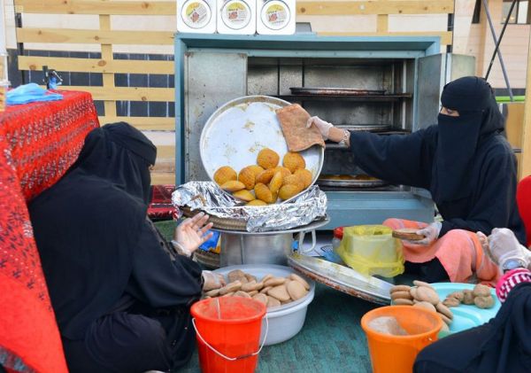 خادم الحرمين الشريفين يعزي رئيس جمهورية مصر العربية في ضحايا الهجوم الإرهابي الذي وقع في حلوان
