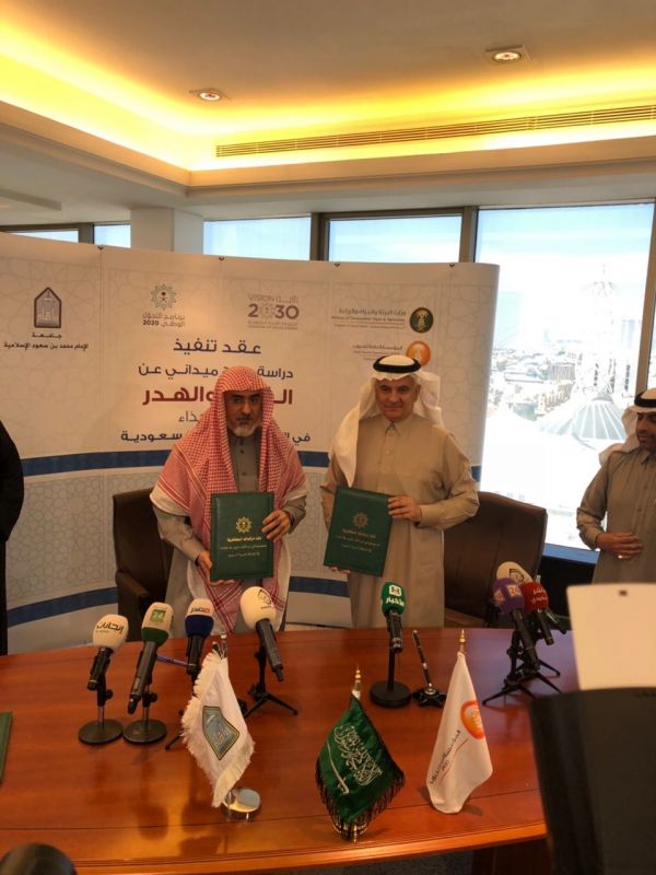 فريق نبراس  بشرطة المدينة يقيم ندوات  ومعارض لمنسوبي الأمن العام