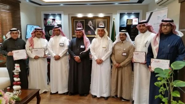 أمير الباحة يناقش المشروعات السياحة بالمنطقة