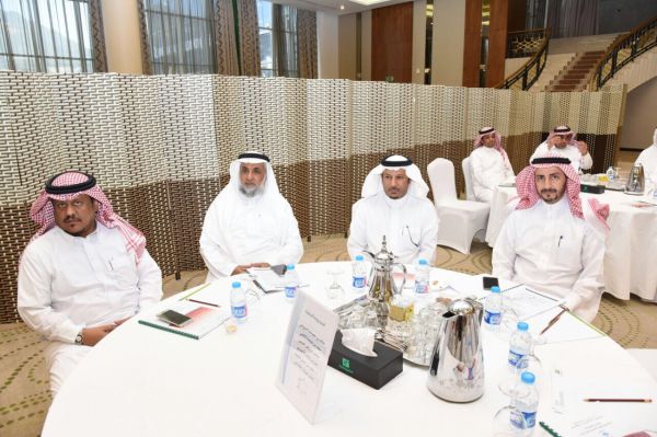 الزيدان يتفقد مقرات تعليم الجوف المشاركة في مهرجان الزيتون