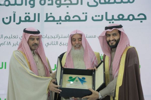 رئيس هيئة الأركان العامة يزور مصابي القوات المسلحة في عمليتي عاصفة الحزم وإعادة الأمل