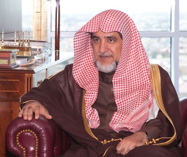 أمير الرياض يكرم الطيران الامني في الحرس الملكي
