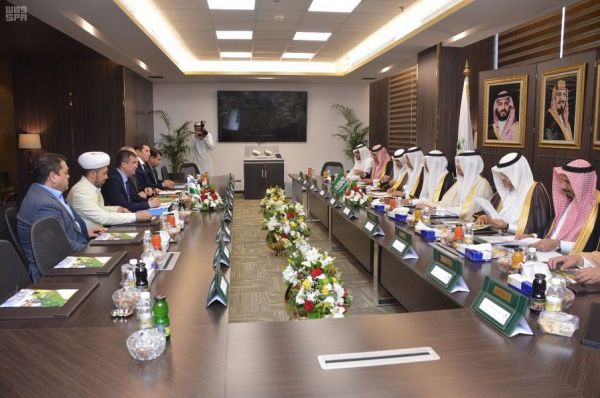 90 متبرعا بالدم في مهرجان الملك عبدالعزيز للإبل