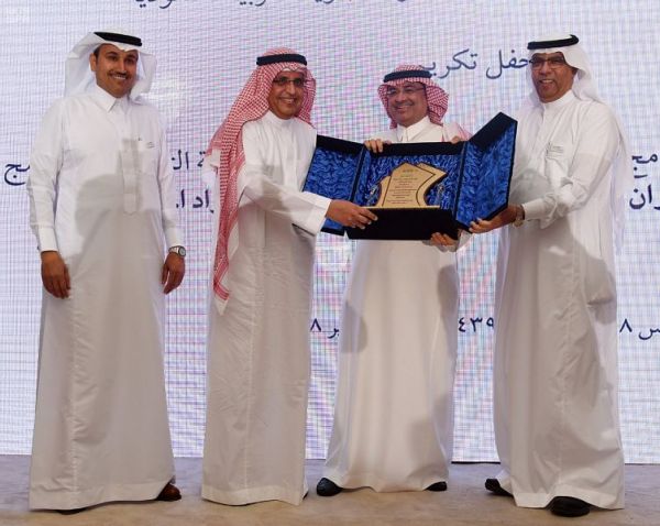 ولي العهد يعزي أمير دولة الكويت في وفاة الشيخ عبدالله الصباح