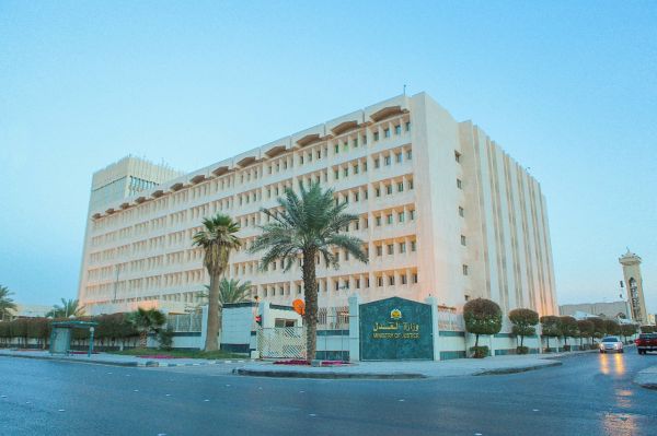 غرفة جازان توقع اتفاقيات برنامج عناية