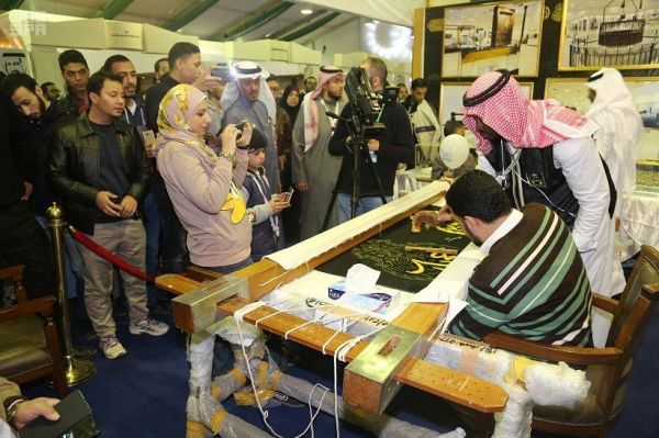 وزير الحرس الوطني يتفقد آخر استعدادات قرية الجنادرية