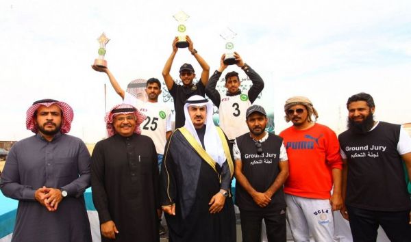 جناح الرئاسة العامة لشؤون الحرمين يستقبل زوار الجنادرية بماء زمزم والمنشورات التعريفية