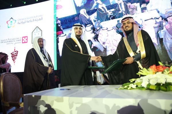 حرس الحدود بالمنطقة الشرقية يحذر مرتادي البحر من التقلبات الجوية