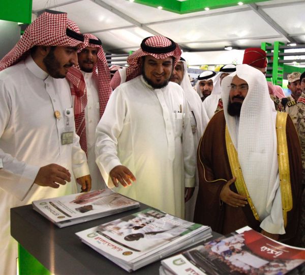 المقبل يعلن عن مركز متكامل للخدمات بتنمية القطيف 