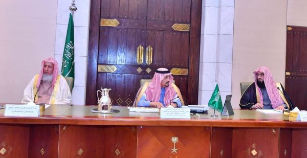 السديس يزور جناح الشؤون الإسلامية بالجنادرية