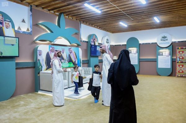 قوات الأمن الخاصة تستعرض تجهيزاتها أمام زوار الجنادرية