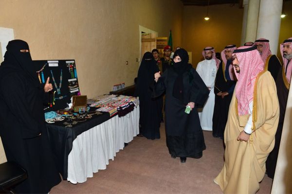 كشافة التعليم تُثقف زوار الجنادرية بخطورة إضافة المجهولين في منصات التواصل