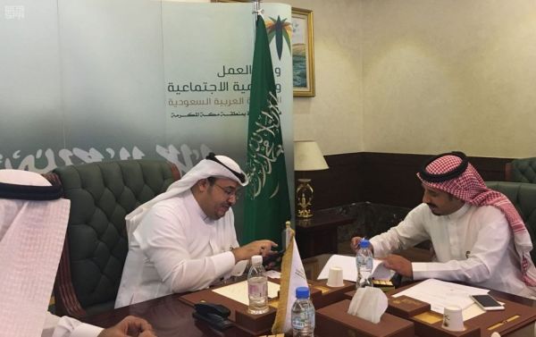 جناح الملبوسات العسكرية يعرض تاريخ البدل والرتب لزوار مهرجان الجنادرية