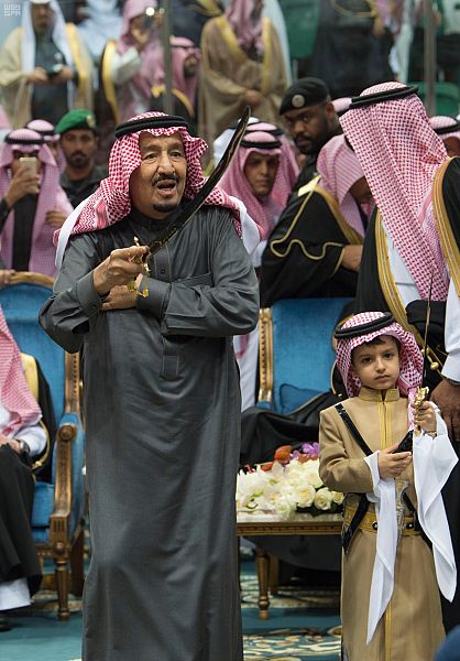نائب أمير منطقة جازان يقدم تعازي القيادة لذوي الشهيد (حمدي)