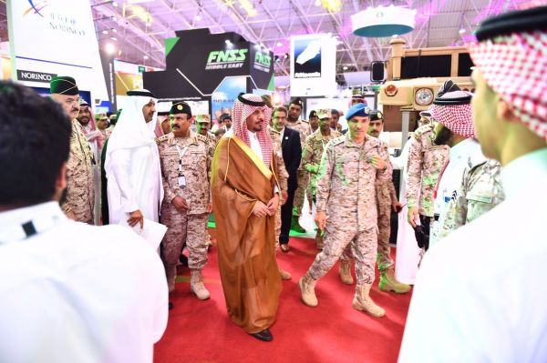 أمير الرياض يستقبل كبار ضباط الدفاع المدني
