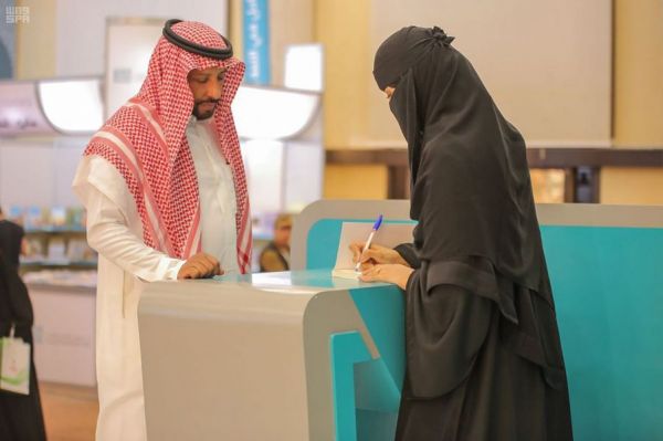 محافظ التدريب التقني يكرم المشاركين في مهرجان الجنادرية