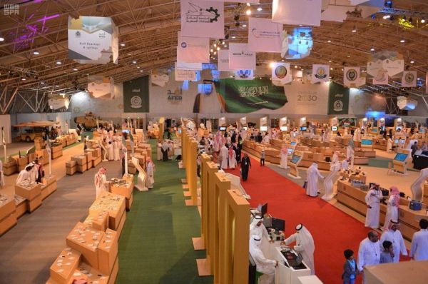 قطار الحرمين ينقل ضيوفه مابين المدينة المنورة ورابغ