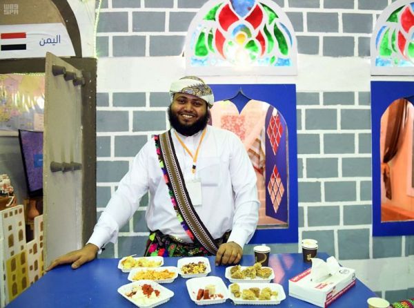 محافظ المذنب يؤدي صلاة الميت على شهيد الواجب المطيري