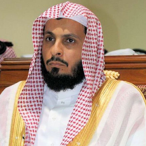 سقوط حاجز خرساني على مركبة بجدة