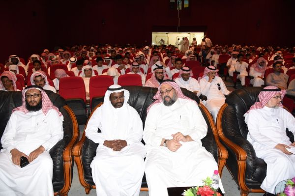 البيئة : إنقاذ أشجار سيال معمرة بعد أن أحرق مجهولون جذوعها