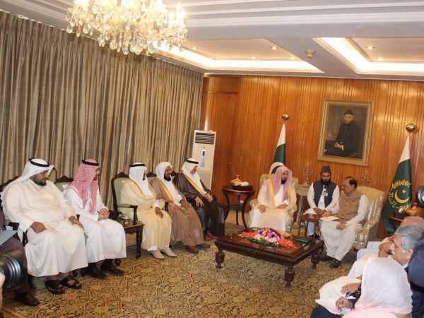 أمير الحدود الشمالية يلتقي رئيس الغرفة التجارية