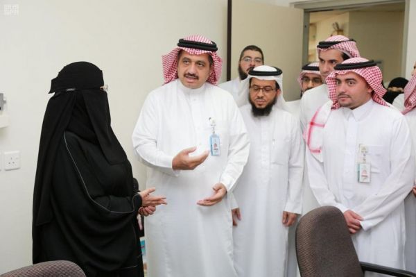 أمير منطقة عسير يستقبل المعزين في وفاة الأمير بندر بن خالد بن عبدالعزيز بجدة