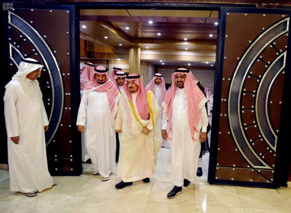 إقبال كثيف على جناح (الكتاب المخفض) بمعرض الكتاب