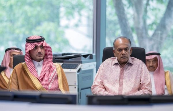 نائب أمير جازان ينقل تعازي القيادة لوالد وذوي الشهيد سهيلي