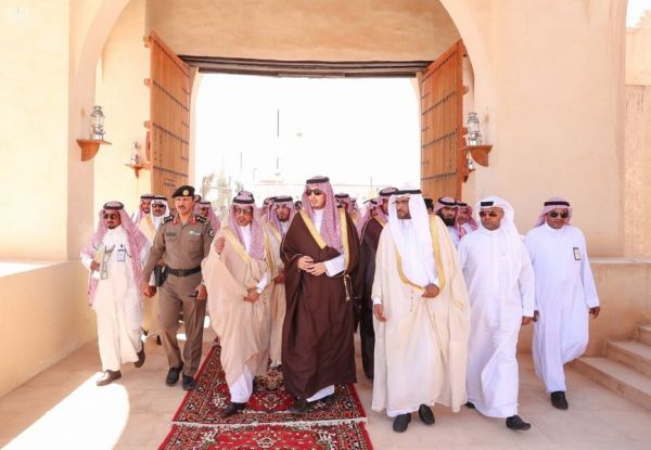 أمير الحدود الشمالية يستقبل رئيس صندوق الأمير سلطان لتنمية المرأة