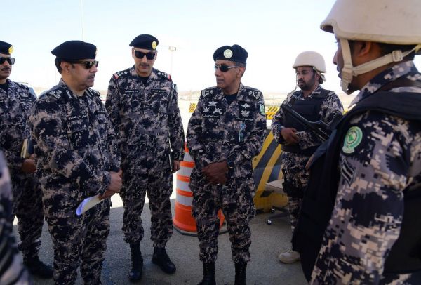 أمير الرياض يستقبل منسوبي الهلال الأحمر