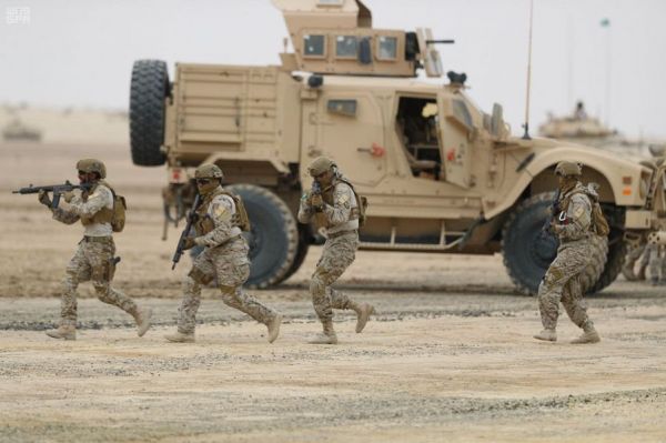 أمير منطقة جازان يشارك أهالي محافظة فرسان صيد سمك الحريد