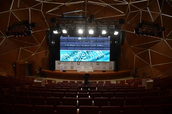 بلدية محافظة طريف تزيل 127 سيارة مهملة و  268 لوحه عشوئيه
