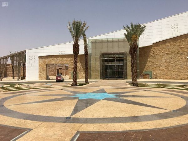 ضيوف برنامج خادم الحرمين للعمرة والزيارة يتعرفون على المعالم الإسلامية بالمدينة