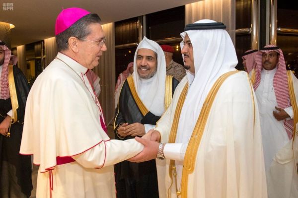 رئيس المجلس البابوي للحوار بين الأديان في دولة الفاتيكان يصل الرياض