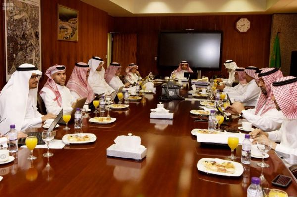 نائب أمير الرياض يستقبل رئيس المحكمة التجارية