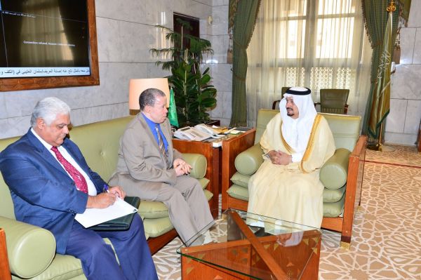 إعلاميون يزورون مركز الخدمات الطبية وكلية الطب بجامعة بيشة