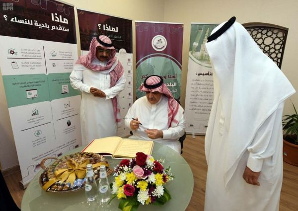 مدير عام المؤسسة العامة للري يتفقد مشاريع قنوات الري في الاحساء