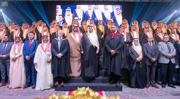 ديوانية الأطباء تكرم أمير المنطقة الشرقية بصفته رجل الأعمال الخيرية بالمنطقة لهذا العام