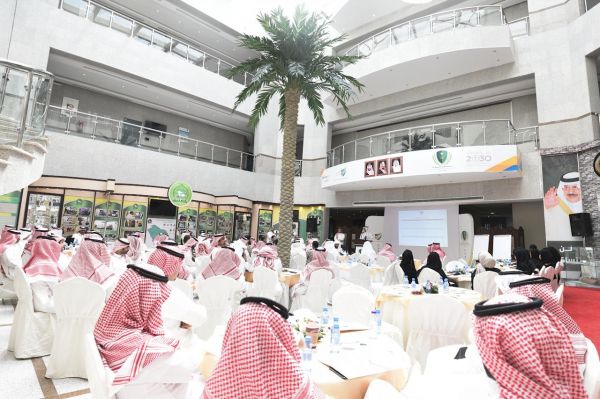 أمير الشرقية يرعى حفل تخريج الدفعة الثامنة والأربعين من طلاب جامعة الملك فهد للبترول والمعادن
