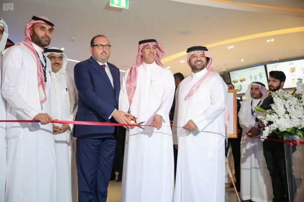 أمير منطقة الرياض يرعى حفل تخريج طلاب جامعة الأمير سلطان